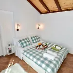 Mare Apartment *
